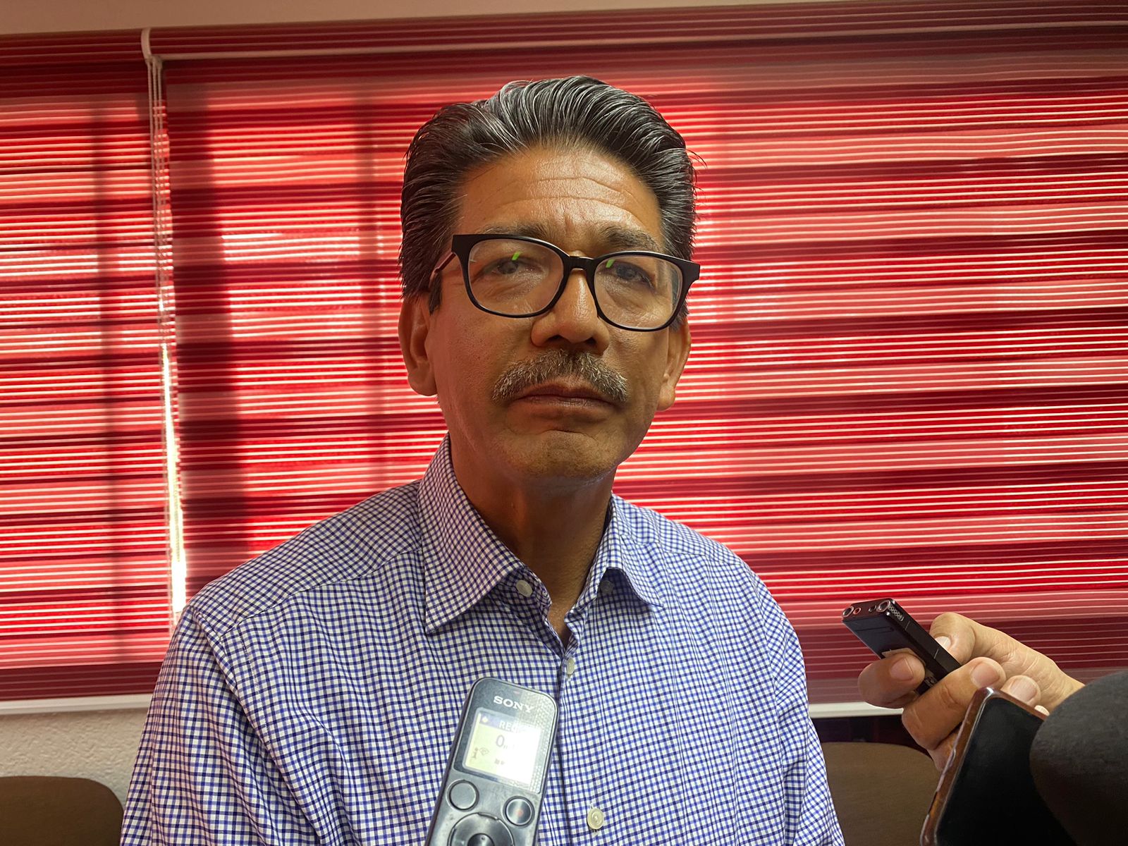 Alcalde Martín Ahumada Quintero siendo entrevistado por Línea Directa