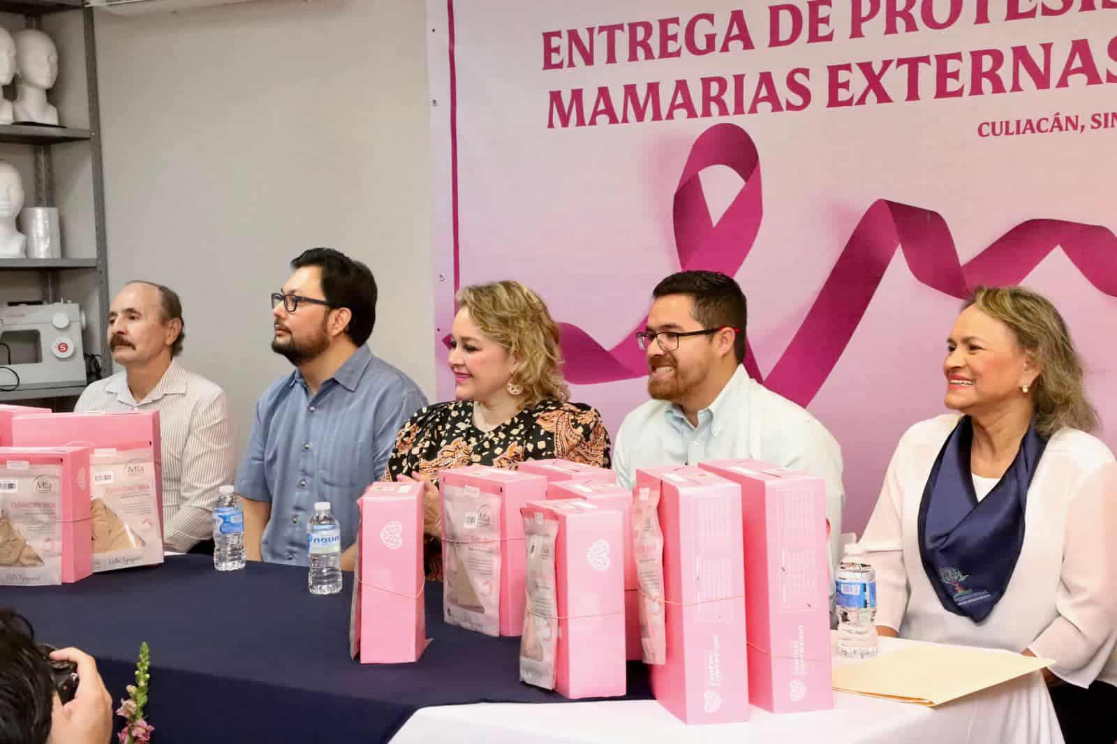 Hicieron entrega de prótesis mamarias externas, kits de carril rosa y kits de vendaje multicapas
