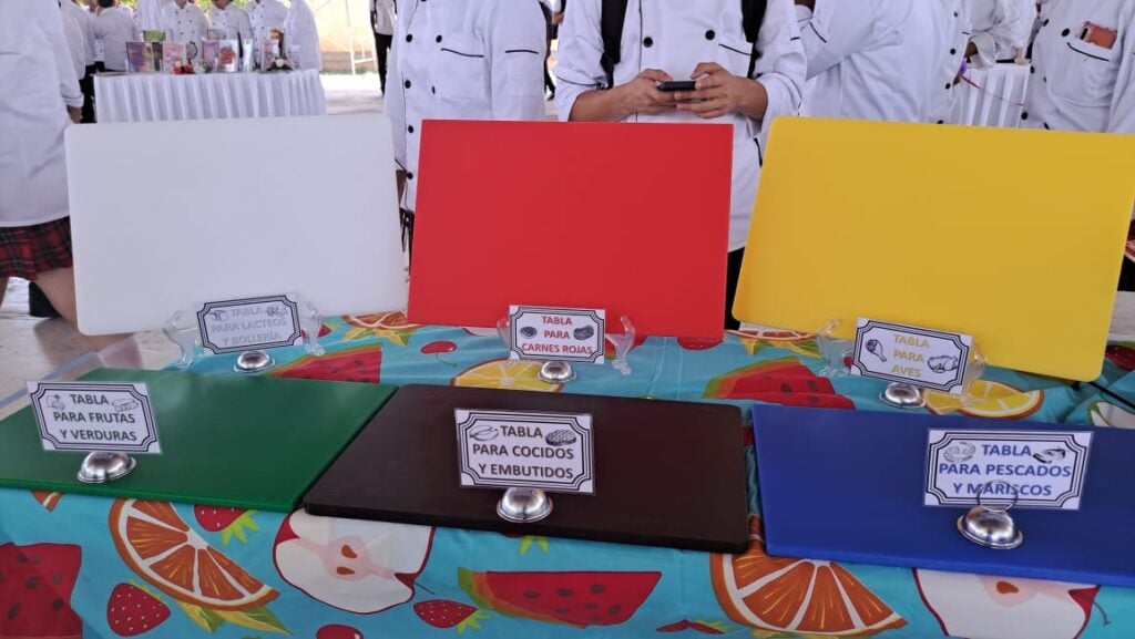 Alumnos de Cbtis 51 presentan la muestra gastronómica “Aprender para emprender”