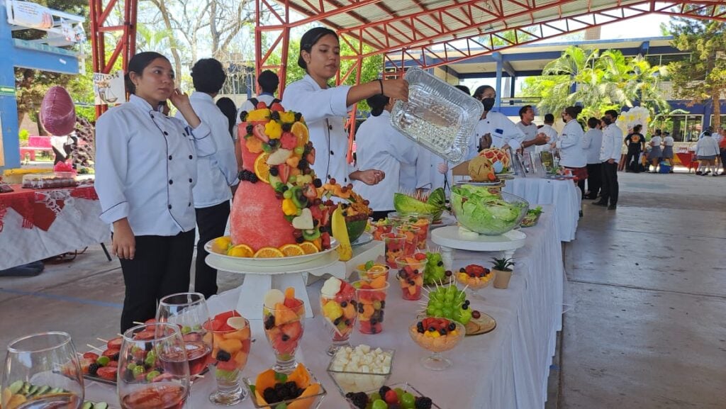 Alumnos de Cbtis 51 presentan la muestra gastronómica “Aprender para emprender”