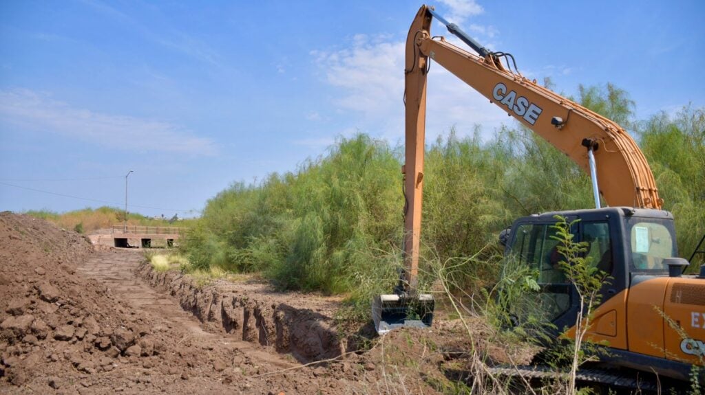 El Ayuntamiento de Salvador Alvarado realiza el desazolve del arroyo conocido como El Zopilote