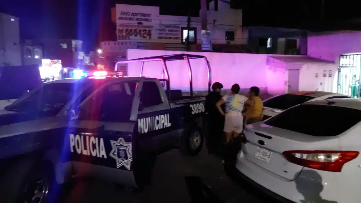 Al lugar llegaron policías municipales quienes retomaron la información necesaria sobre los hechos