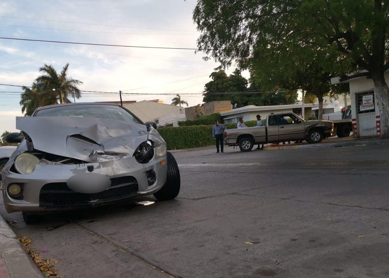 Mujer resulta lesionada por un accidente automovilístico en Los Mochis