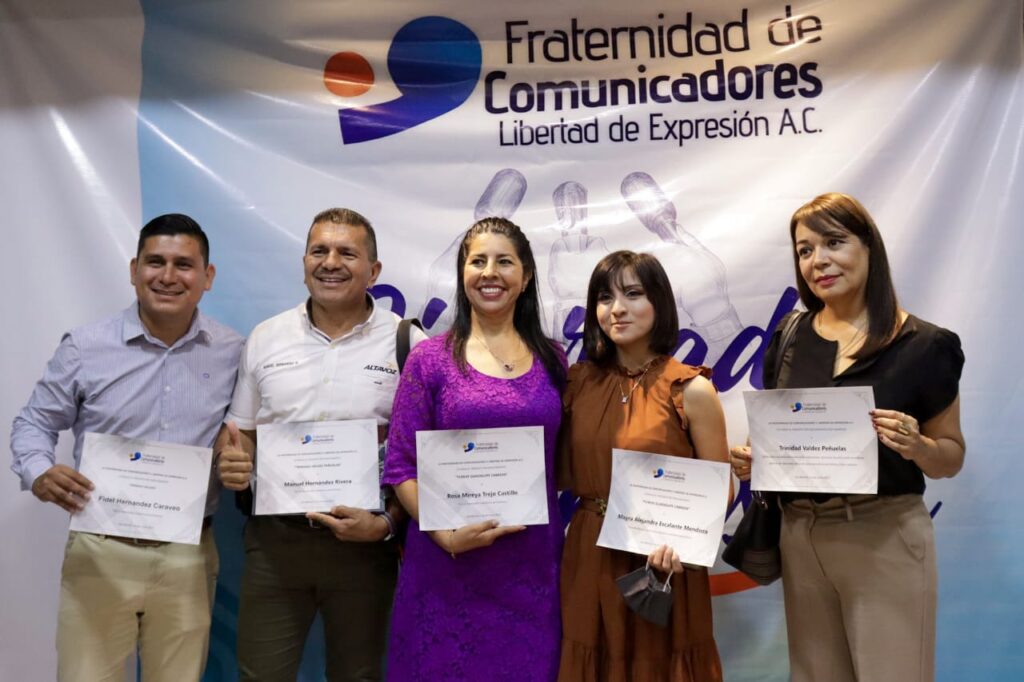 Reconocimiento a la periodista de Línea Directa, Rosa Mireya Trejo Castillo, en la categoría de trayectoria