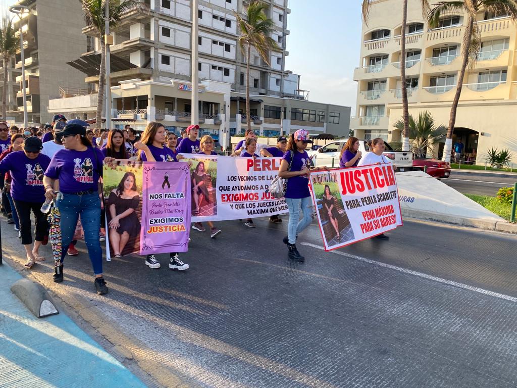 marcha-Perla Scarlette en Mazatlán