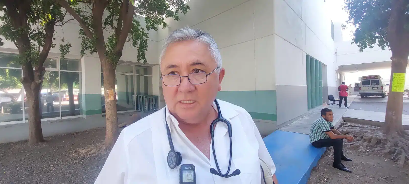 médico especialista Ramón López Félix