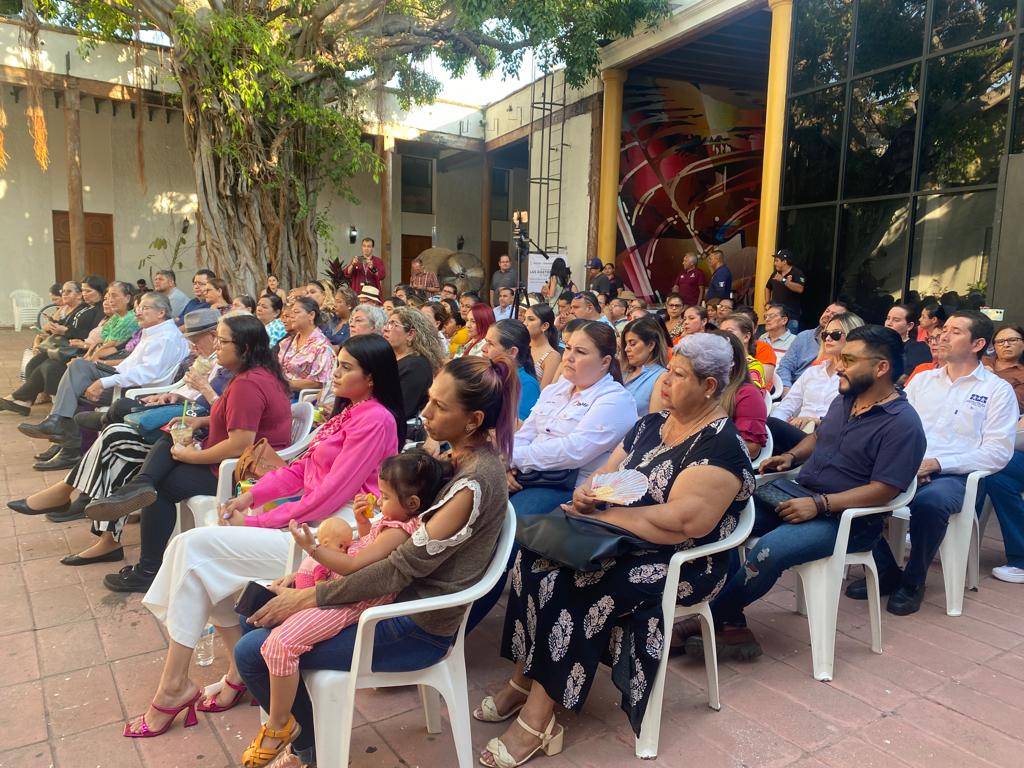 Presentan “Las Rastreadoras” obra literaria de Tania del Río