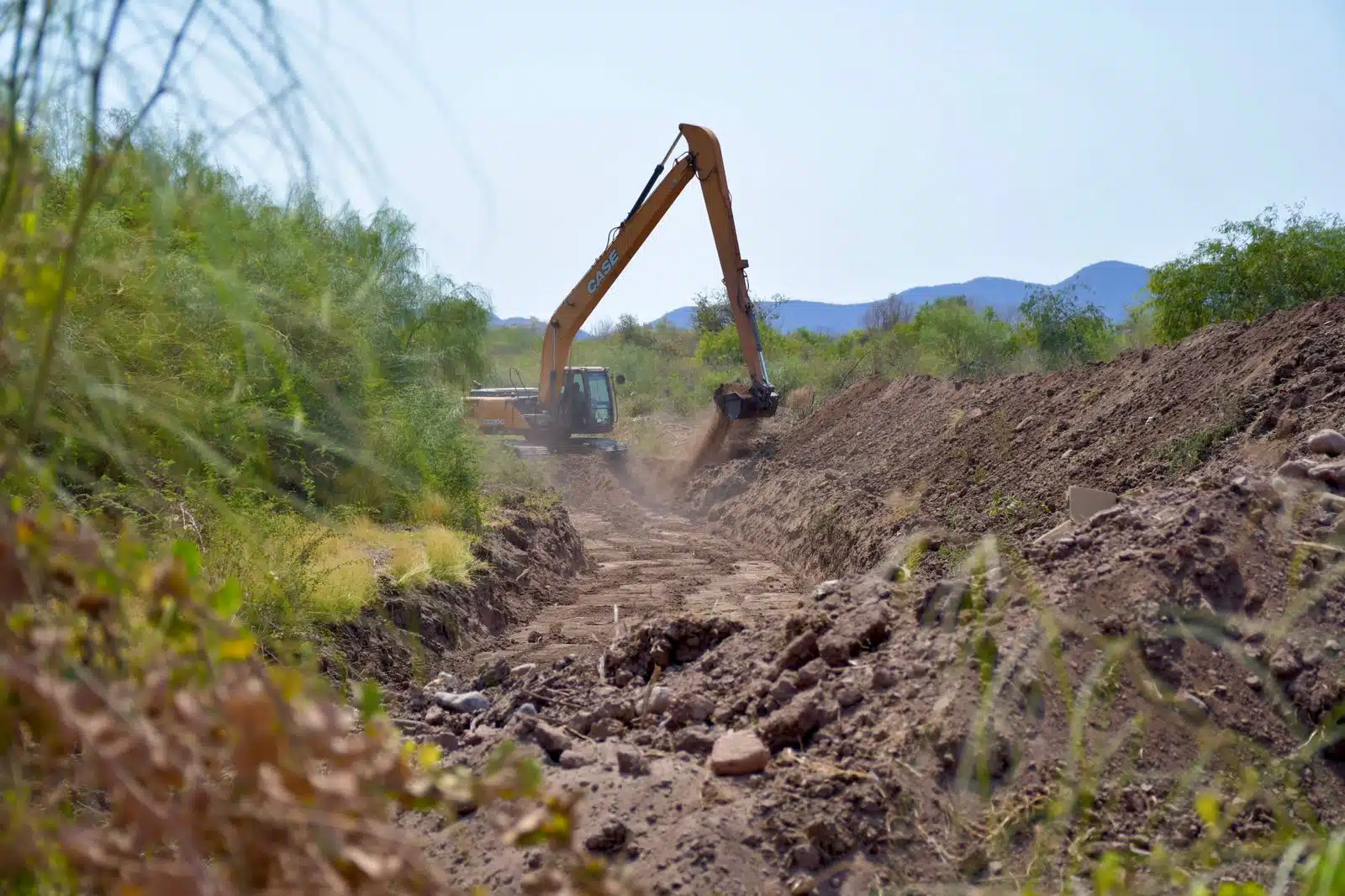 El Ayuntamiento de Salvador Alvarado realiza el desazolve del arroyo conocido como El Zopilote