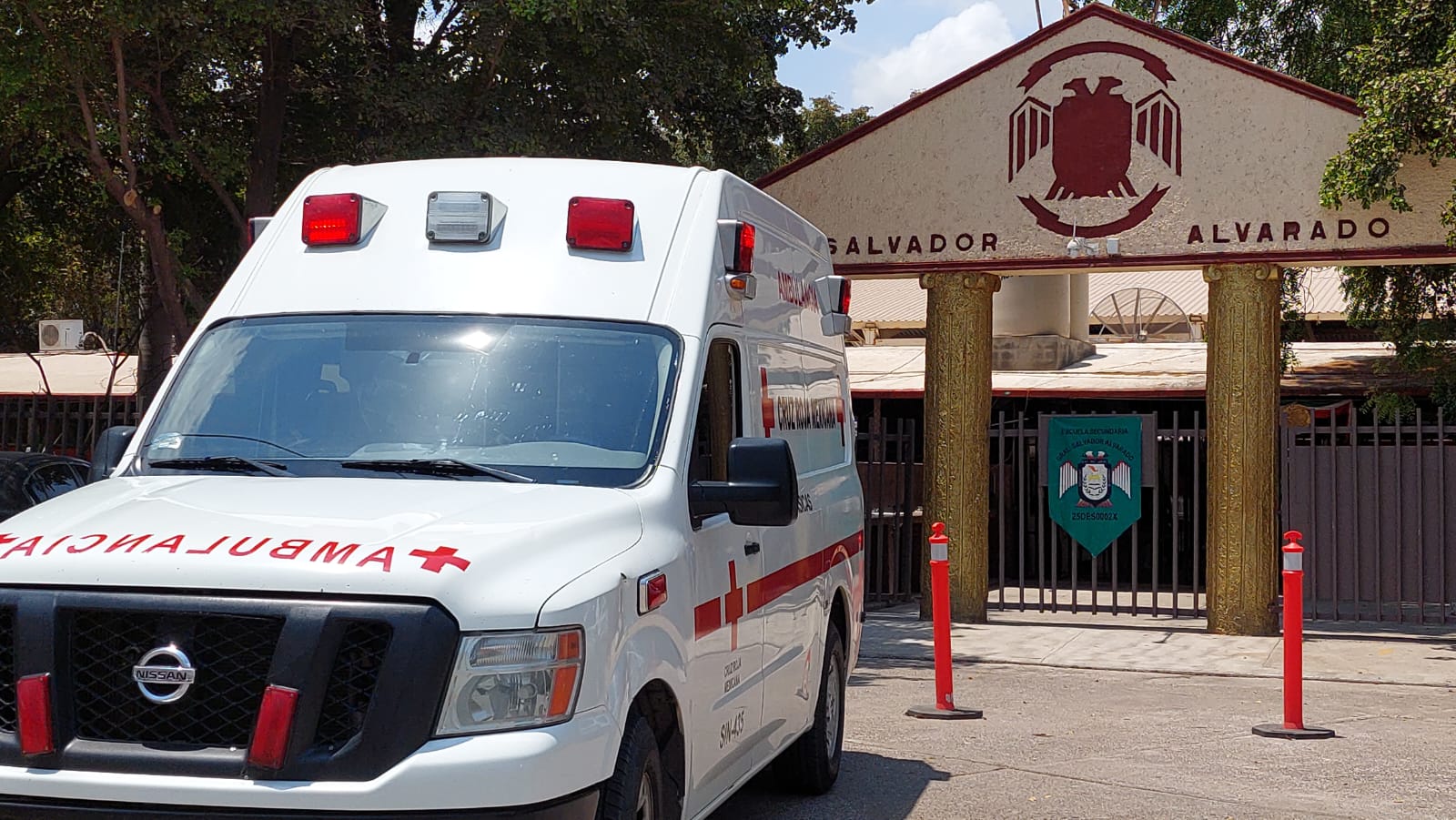 Estudiantes de Secundaría en Guamúchil Sinaloa, afectadas por el intenso Calor.