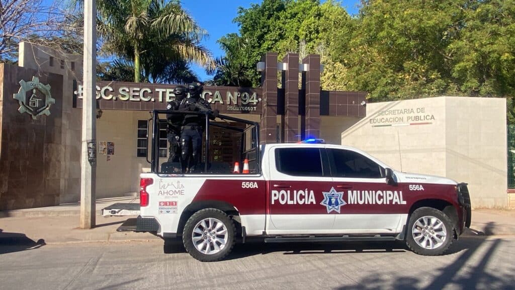 amenaza de muerte en la secundaria, ETI 94 podría ser de exalumno.
