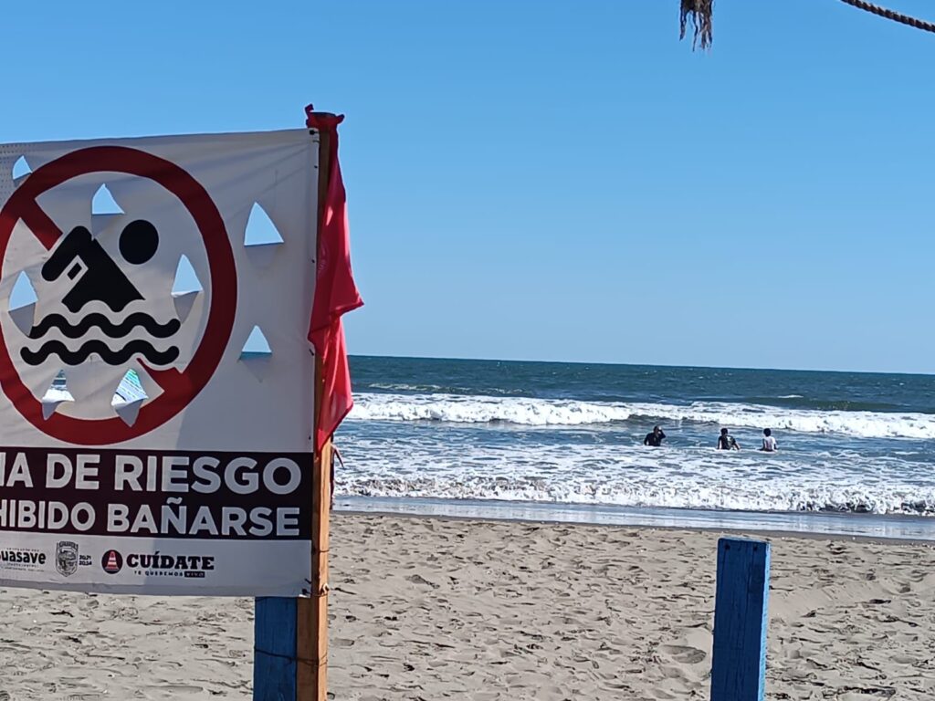 señal de advertencia playa Las Glorias