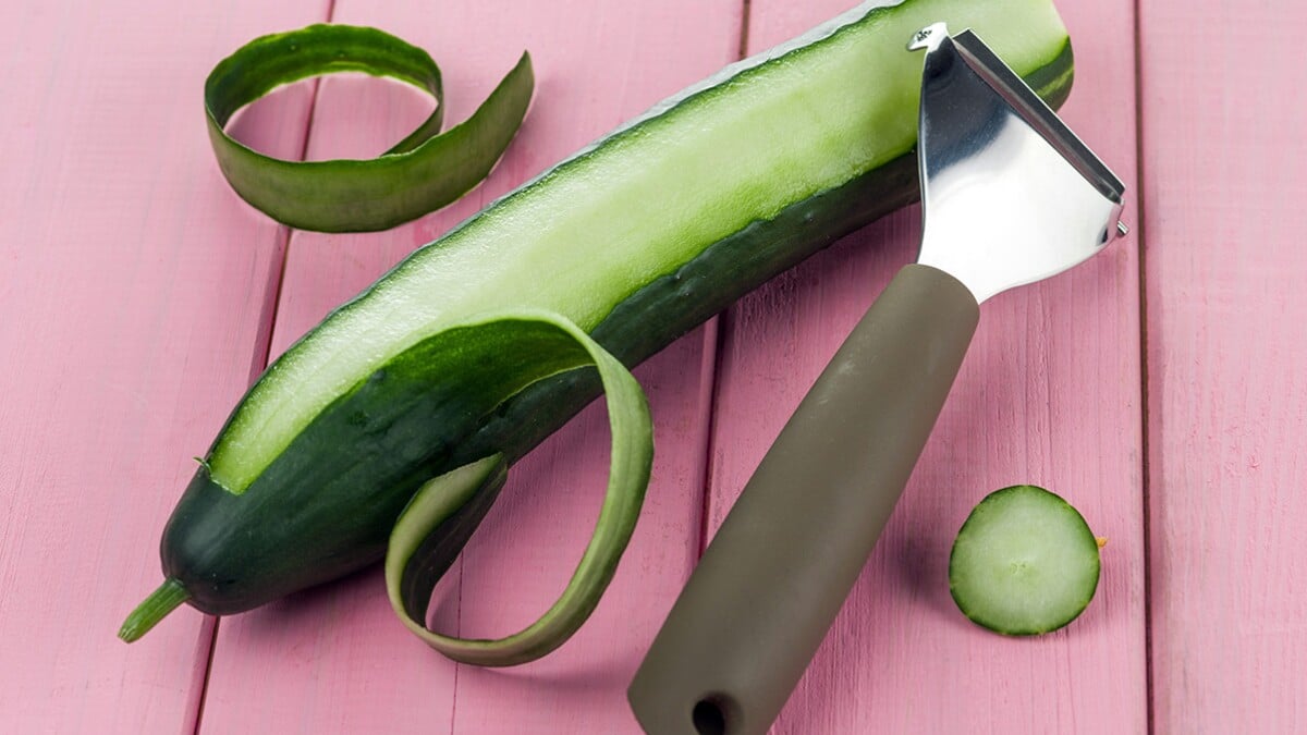 ¡Espera, no la tires! Te decimos los beneficios de la cáscara de pepino