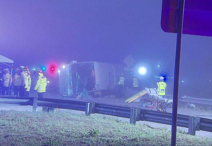 ¡Tragedia en Australia! Vuelca camión con invitados de una boda; hay 10 muertos