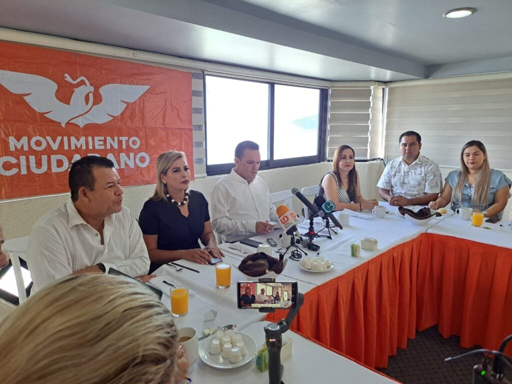 Sergio Torres Félix, dirigente estatal de Movimiento Ciudadano en rueda de prensa