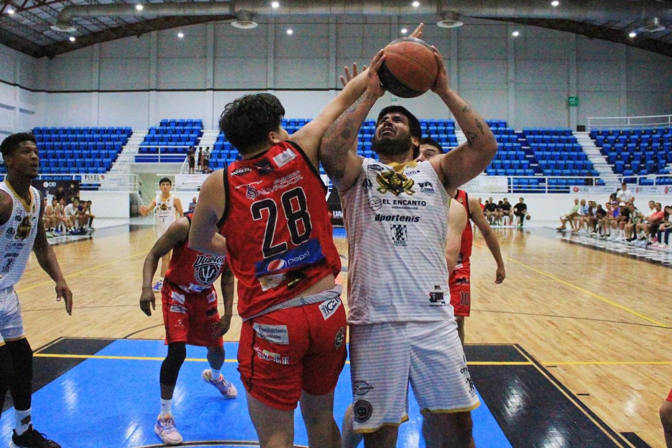 Momentos durante el juego entre Piratas de Mazatlán y Diablos de Vicente Guerrero