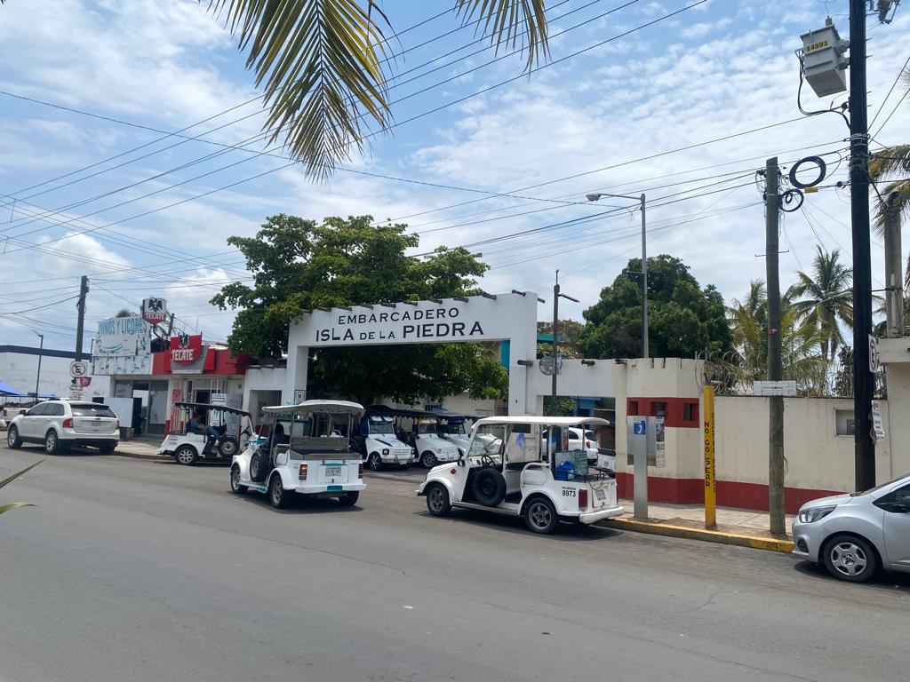 Exterior del embarcadero Isla de la Piedra