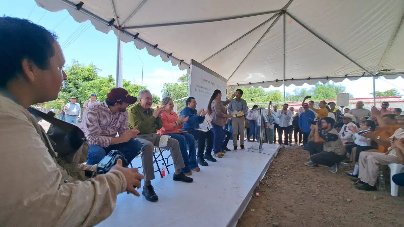 Gobernador, alcalde de Guasave y funcionarios públicos en Inauguración carretera a Los Pinitos, Guasave