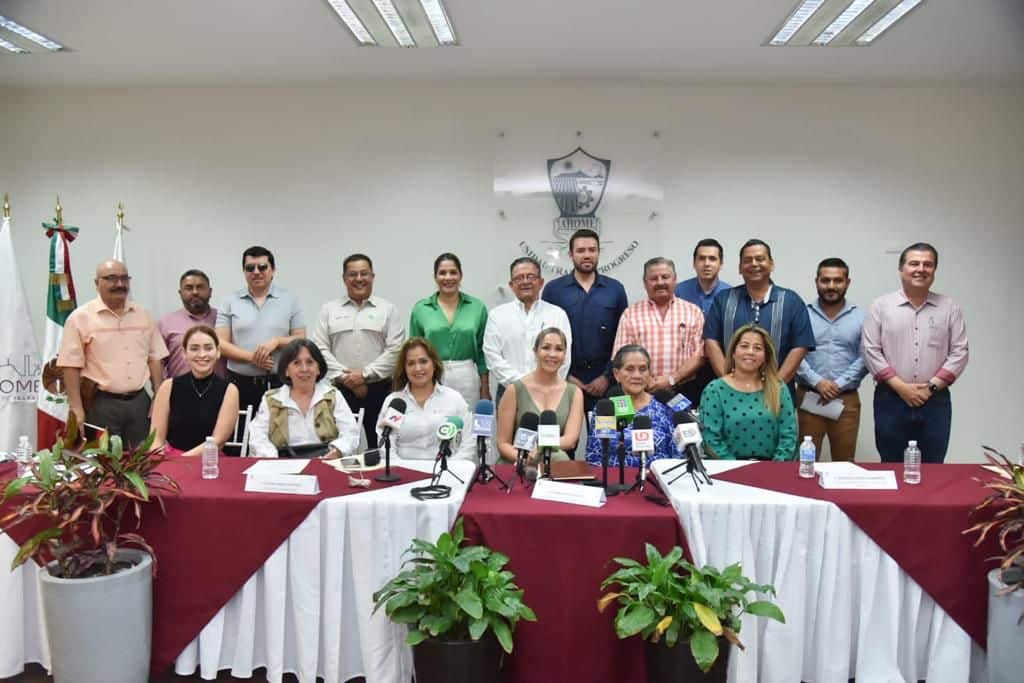 Titulares, dependientes y autoridades en rueda de prensa de la Secretaría de Bienestar