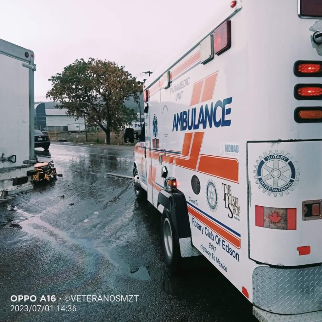Ambulancia en un día lluvioso