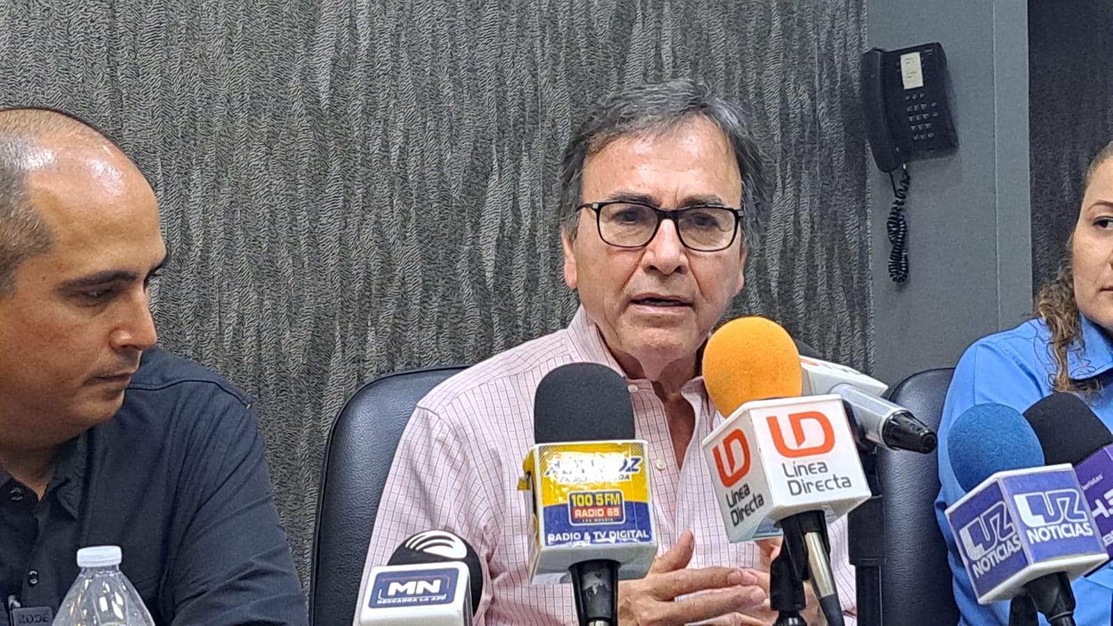 Víctor Sinuhé Damm Ramírez en rueda de prensa