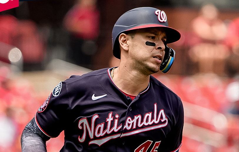Joey Meneses portando el uniforme de Nacionales de Washington