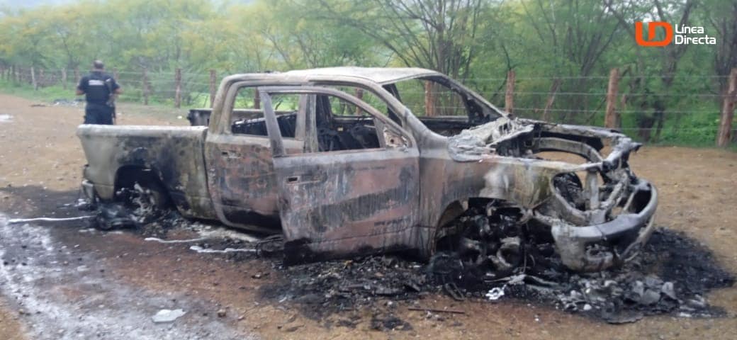 Camioneta incinerada en zona serrana