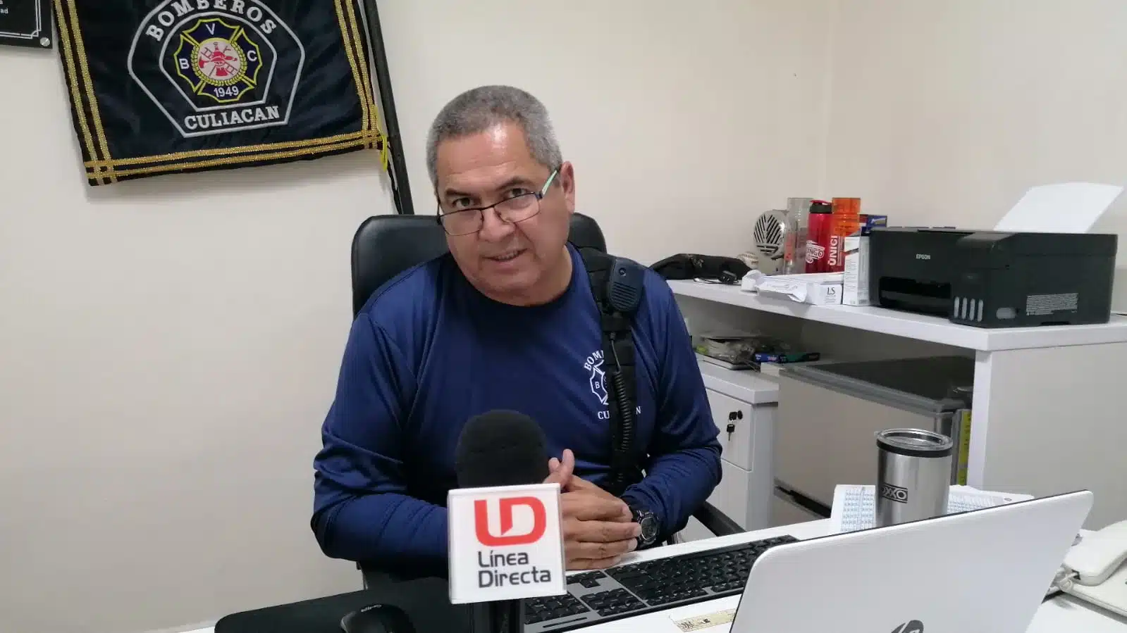 Efraín Araujo Zazueta entrevistado por Línea Directa en su oficina