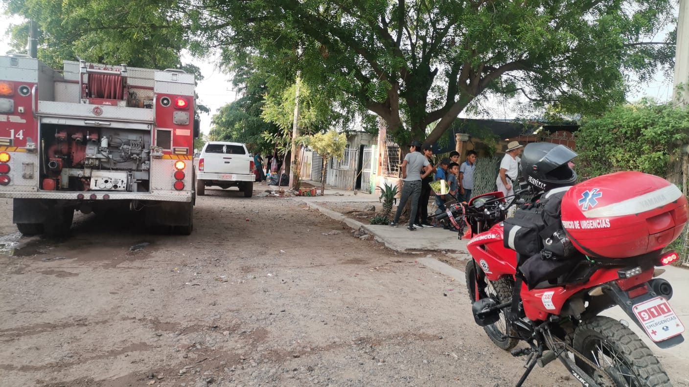 Camión de Bomberos y motocicleta de servicios de emegencia