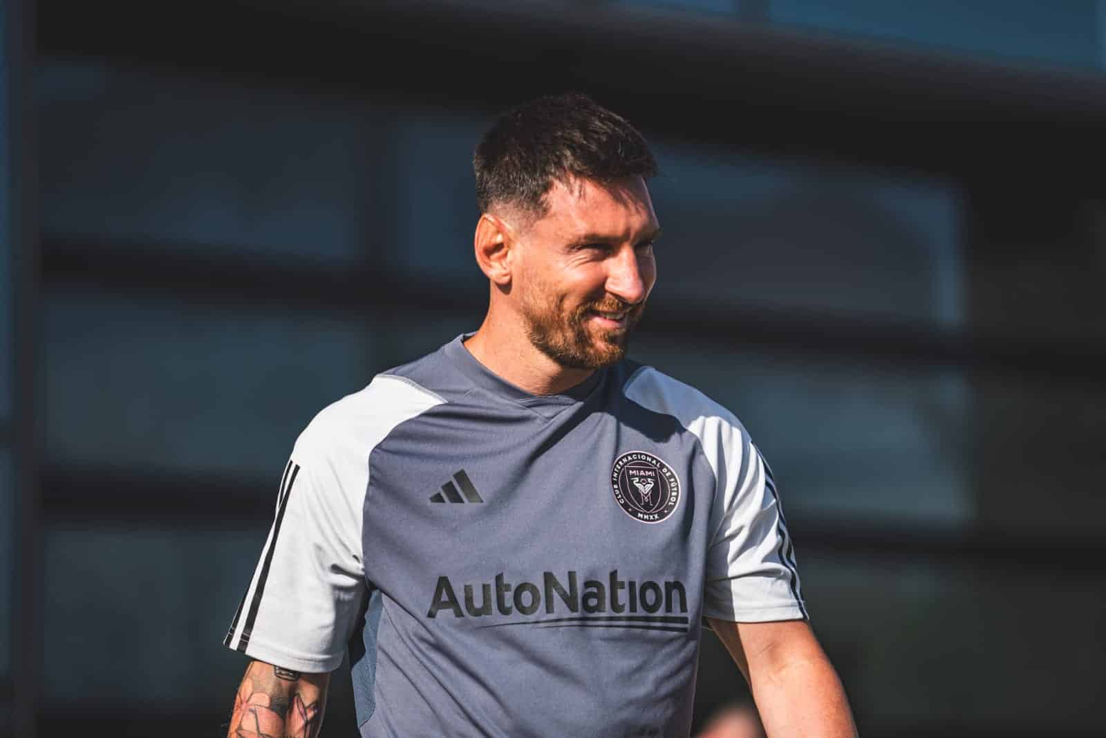 Lionel Messi con el jersey de Inter de Miami