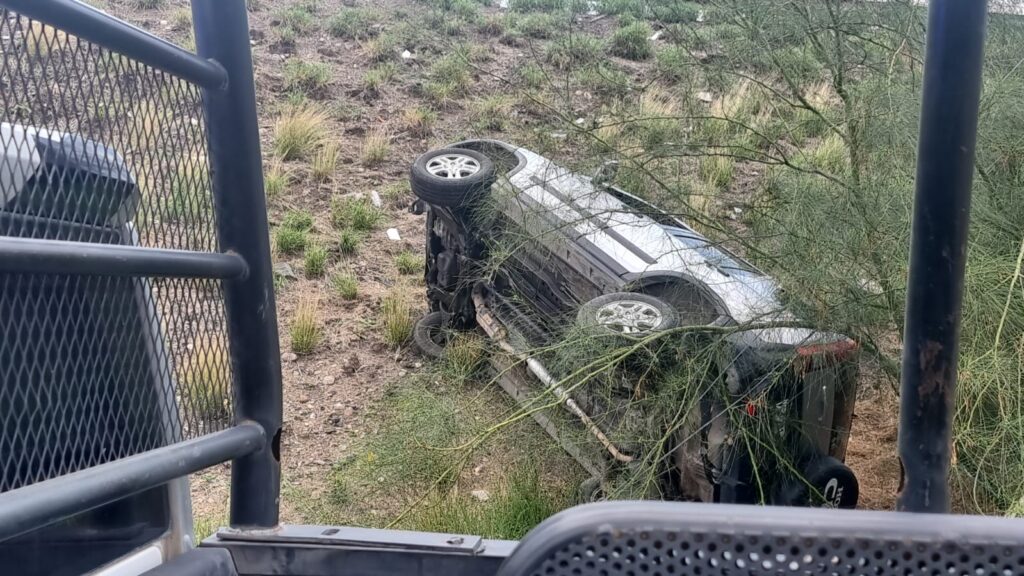 Vuelca CRV y cae del puente en el Jesús Kumate, Culiacán