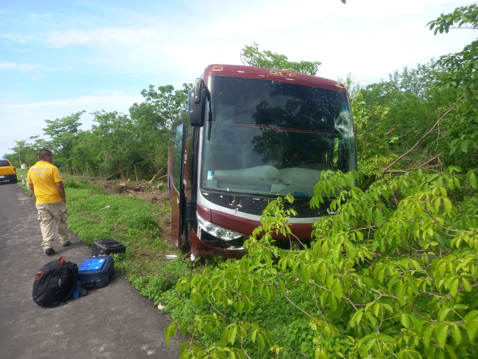 Autobús turístico accidentado