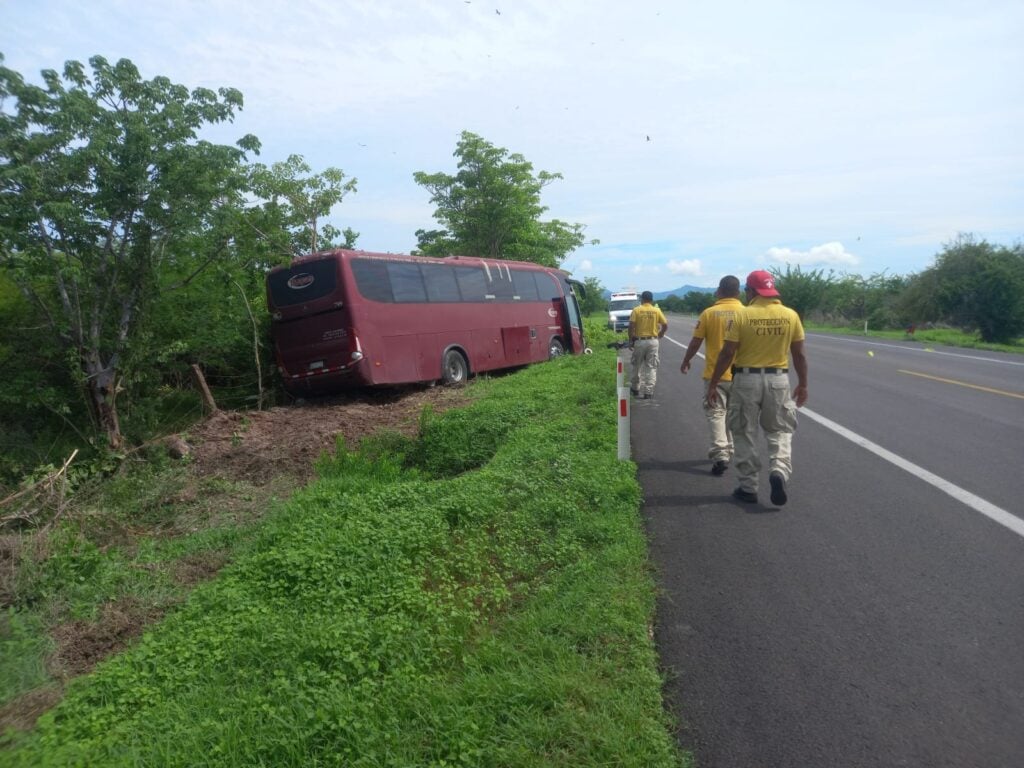Autobús turístico accidentado
