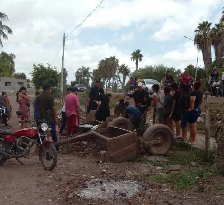 Motociclista sufre accidente y lo auxilia socorrista que pasaba por el lugar