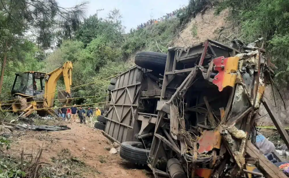 Suman 29 muertos tras accidente en Oaxaca