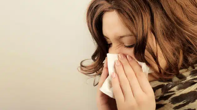 Las de vías áreas son las alergias más comunes por respirar polen y el polvo casero por los ácaros
