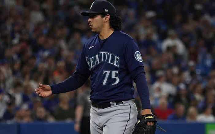 Andrés Clemente Muñoz Apodaca trabajó la octava entrada con un hit y un ponche incluido,