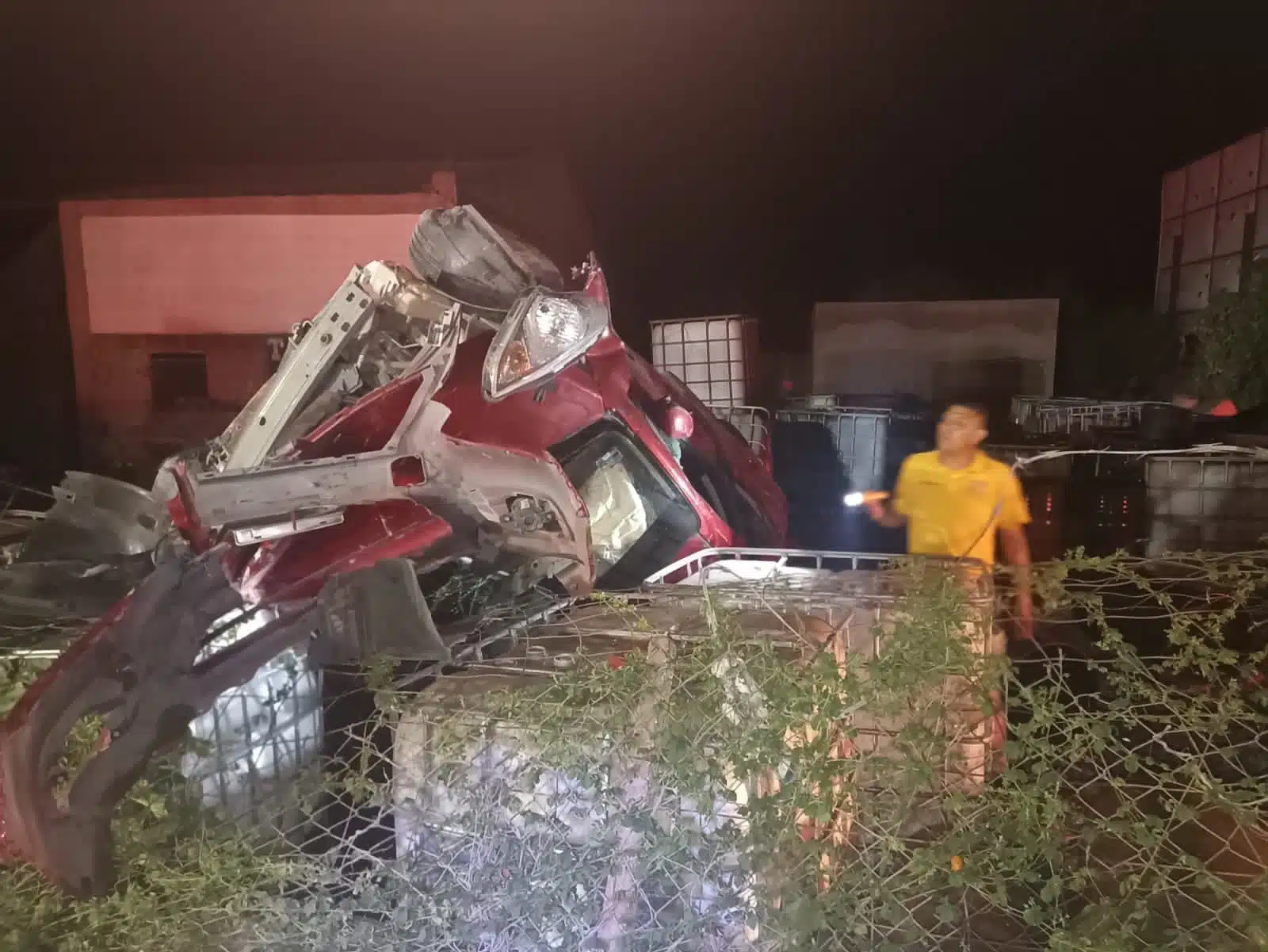 Aparatoso accidente sobre la carretera Los Mochis a Topolobampo en Ahome