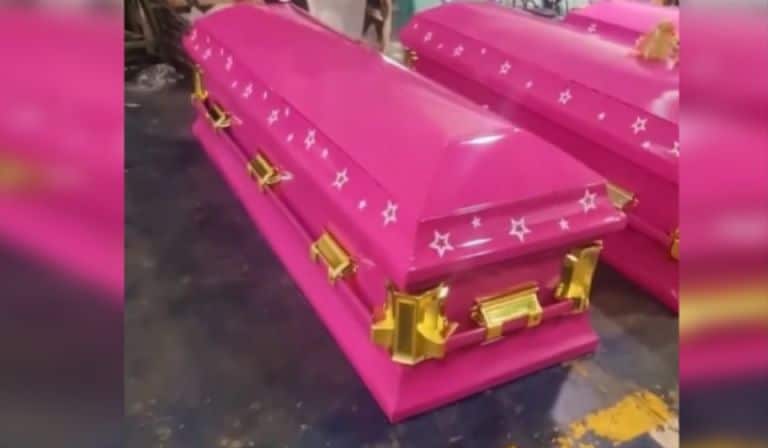Viralizan ataúdes inspirados en Barbie