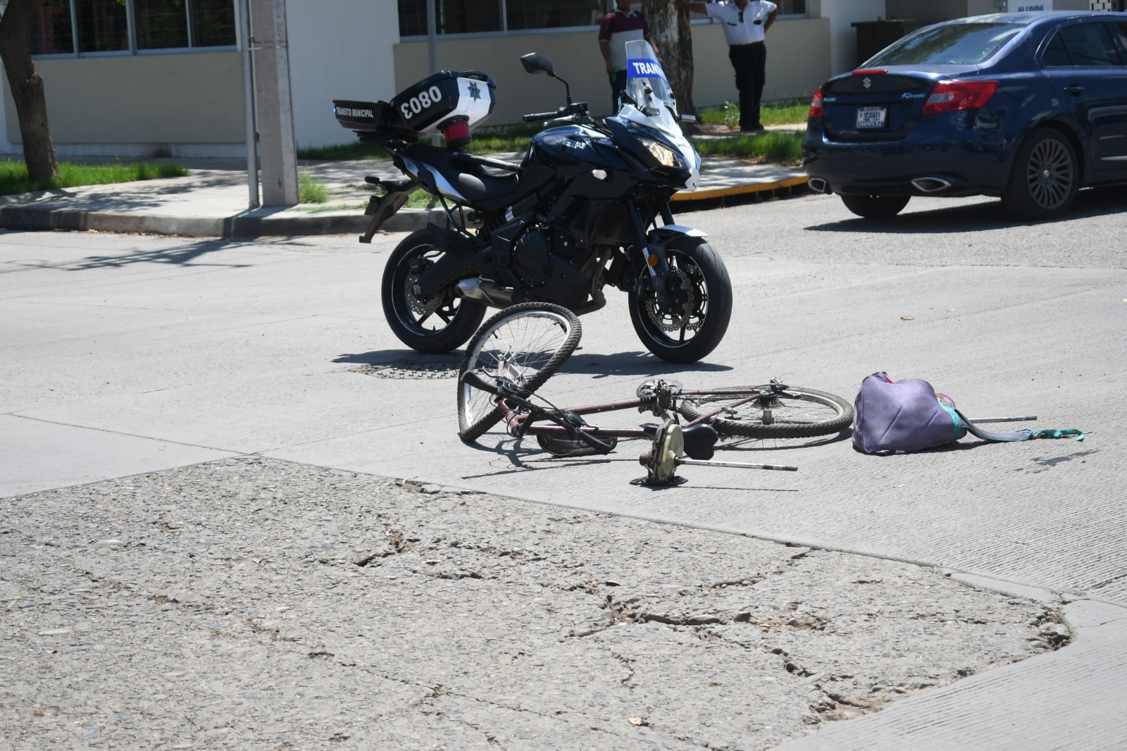El ciclista resultó lesionado al ser atropellado por un vehículo en calles de la colonia Bienestar