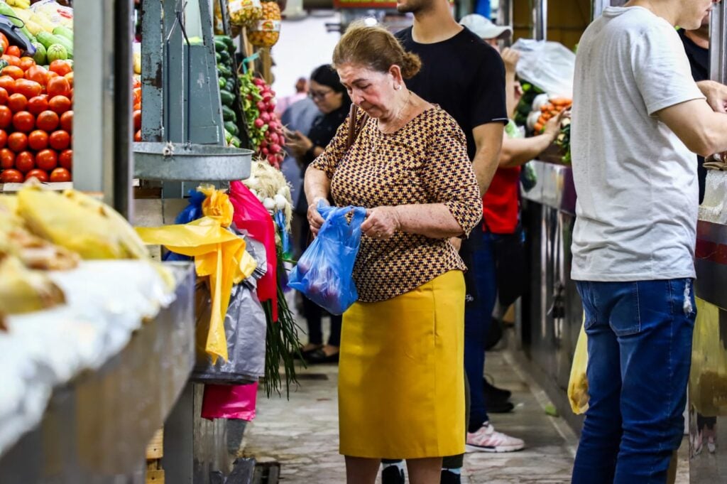 reportan bajas ventas en mercado Garmendia, todo el mes de julio.