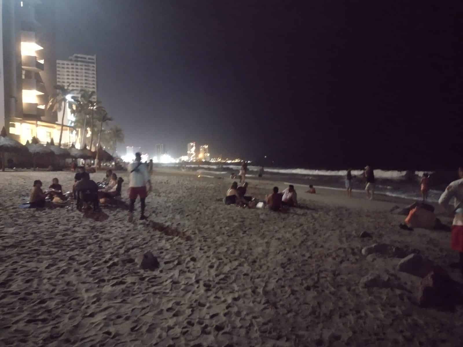 Bañistas rescatados en playa de Mazatlán