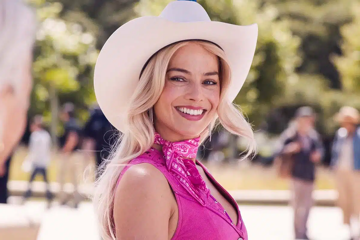 Margot Robbie interpretando a Barbie