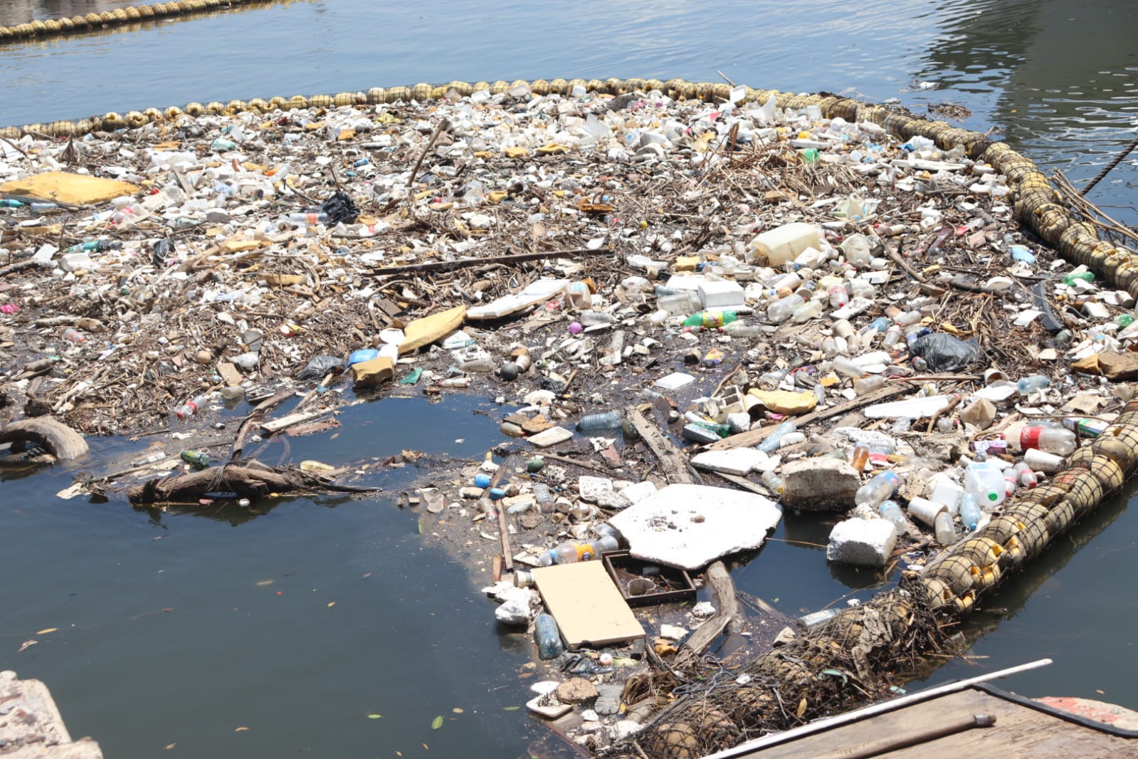 Basura y agua