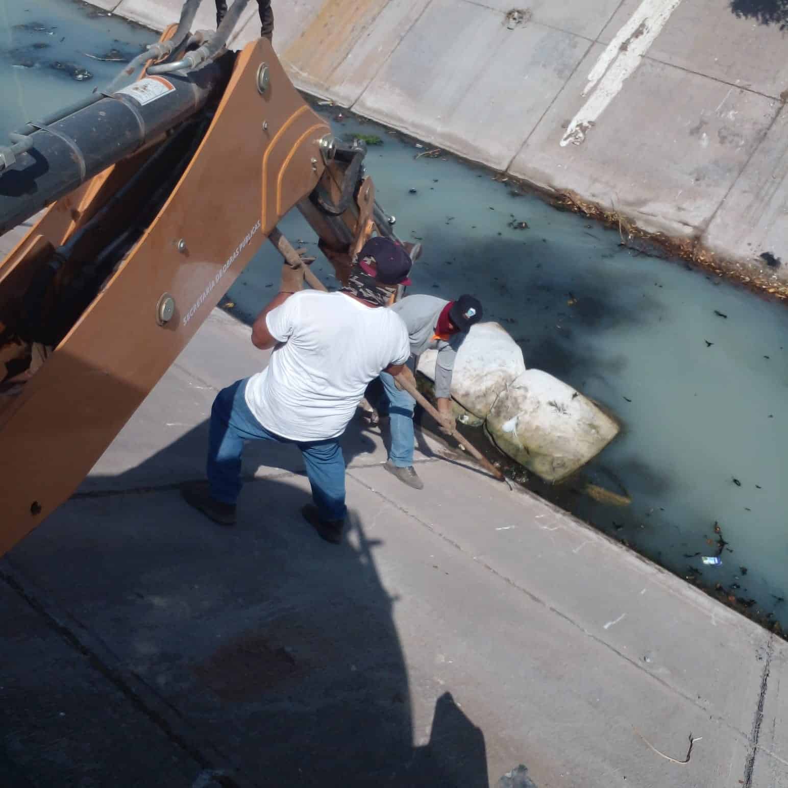 Basura en canales de Ahome