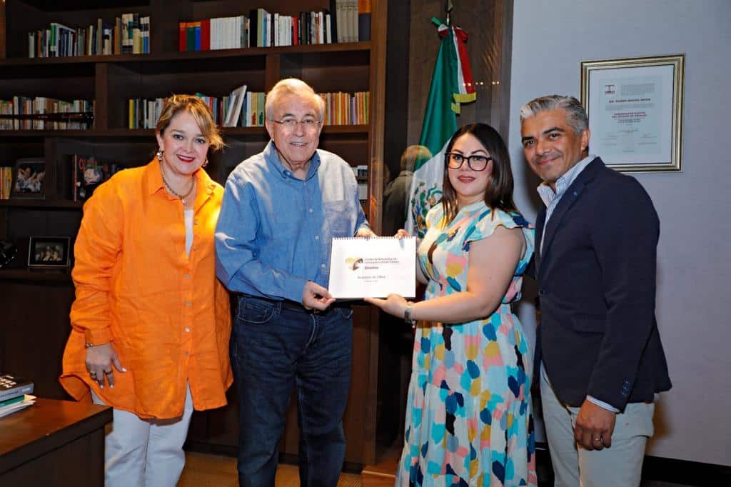 Rubén Rocha Moya recibió en su despacho a quien fungirá como directora del CRIT, María Gutiérrez.