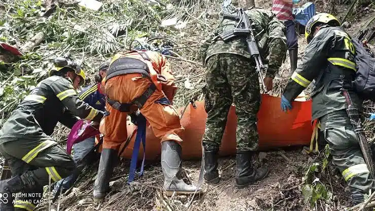 Cae autobús a un barranco en Colombia; reportan 9 muertos y 33 lesionados