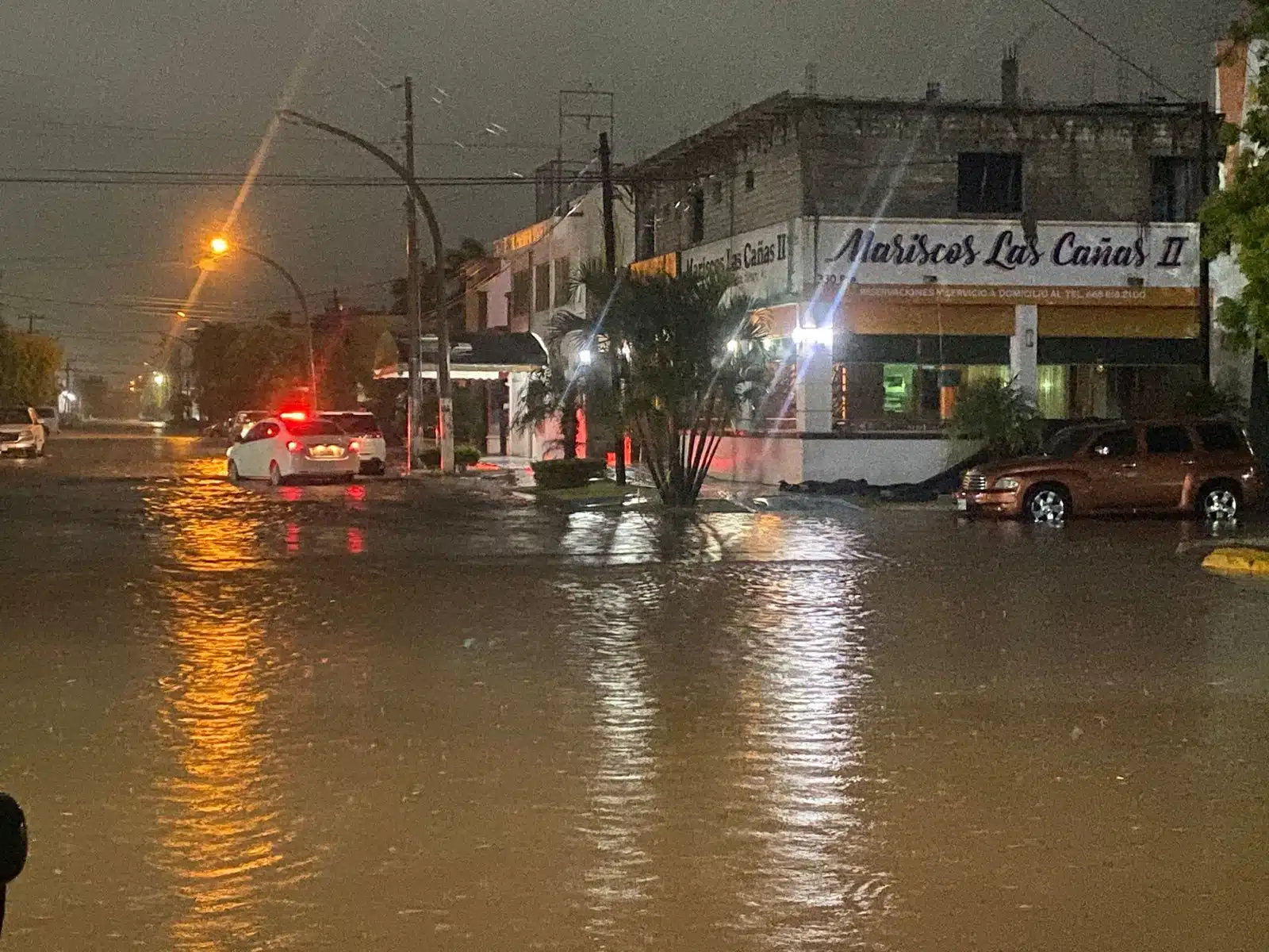 Una calle de Los Mochis con inundaciones