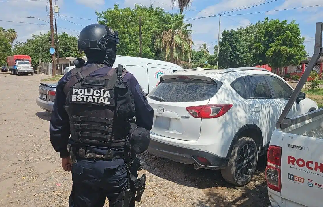 Camioneta Mazda asegurada por la PEP en Navolato