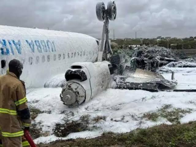 Captan momento exacto cuando un avión se estrella en Somalia