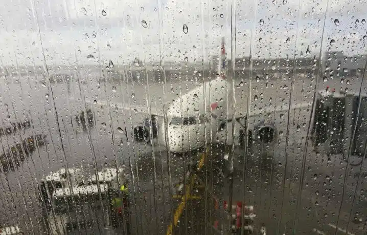 Clima no permite operaciones en Aeropuerto de Monterrey; ¡suspenden vuelos!